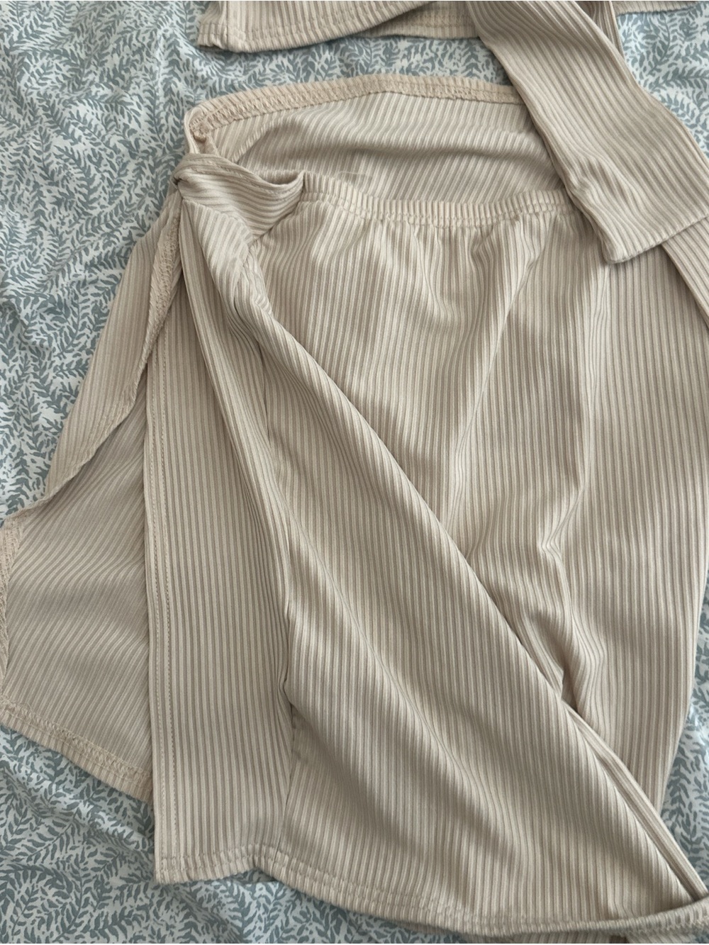 Beige Rib-Knit Bow Bandeau Set - Picture 3 of 3